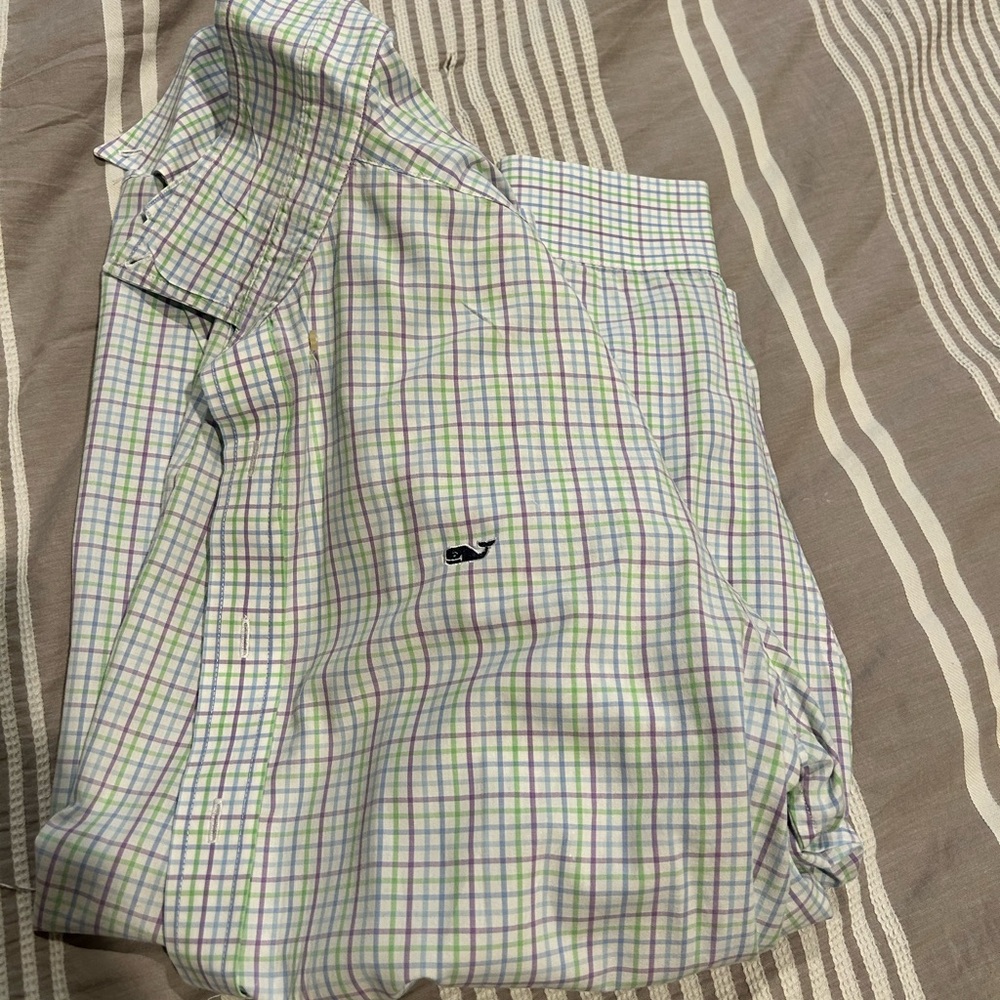 Vineyard Vines Green and White Casual Button Down Shirt